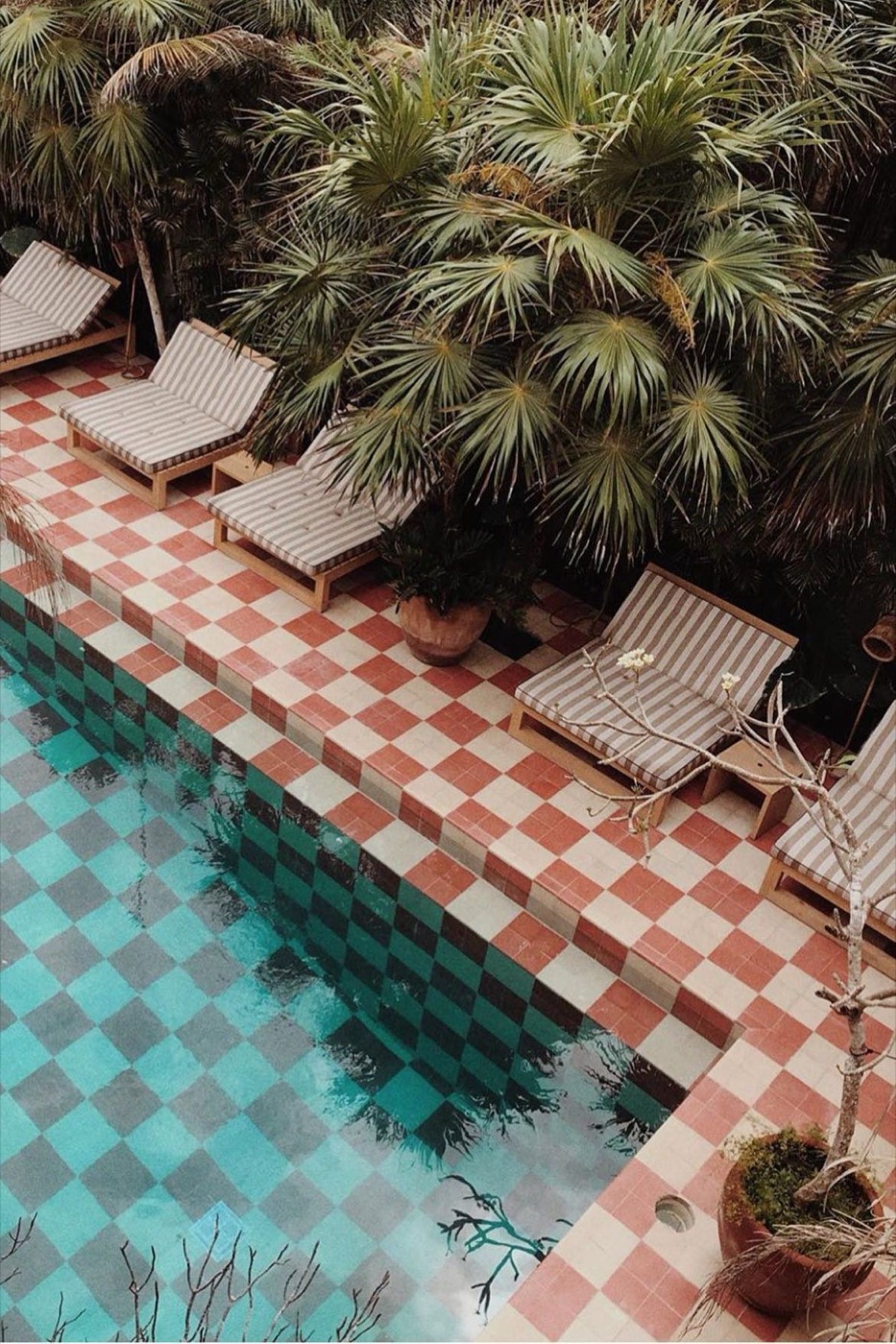 Bord de piscine